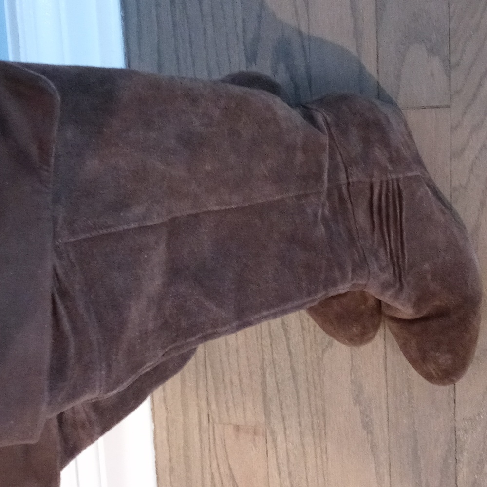Nine West Suede Boots 7.5 brown. 🔥